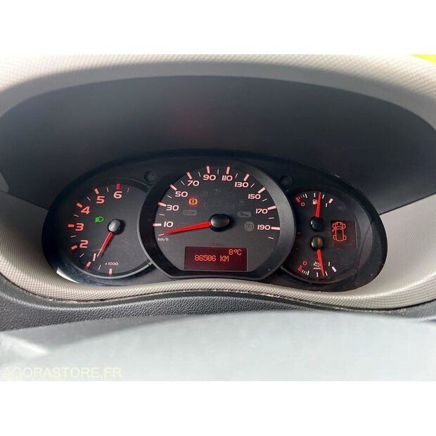 2016 رينو Master-46696417