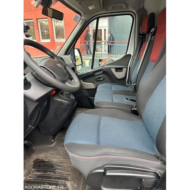 2016 رينو Master-46696418