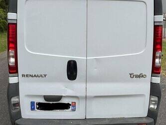 2009-renault-trafic-1444035-46696505