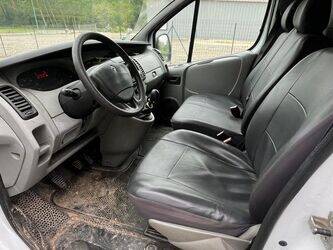 2009-renault-trafic-1444035-46696508