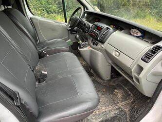 2009-renault-trafic-1444035-46696509