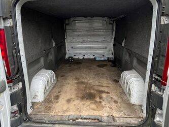 2009-renault-trafic-1444035-46696510