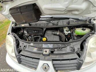 2009-renault-trafic-1444035-46696512