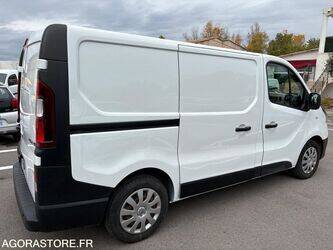 2015-renault-trafic-1444036-46696516