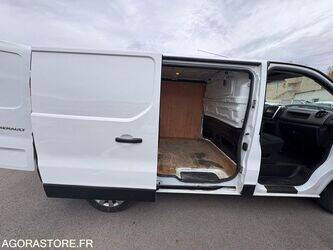 2015-renault-trafic-1444036-46696518