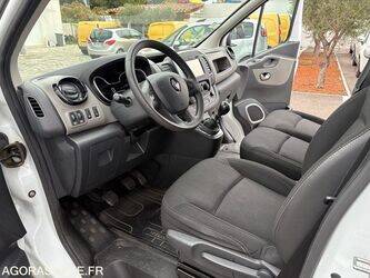 2015-renault-trafic-1444036-46696519