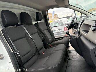 2015-renault-trafic-1444036-46696523