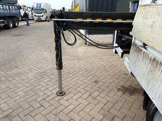 2011-iveco-eurocargo-1444046-46696830