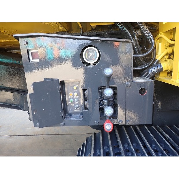 2014 Komatsu BZ210-1-46697481