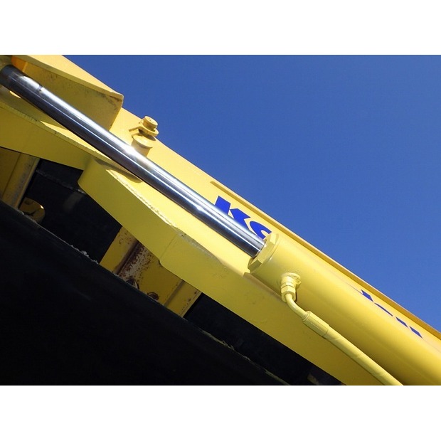 2004 Komatsu BM595F-46697674