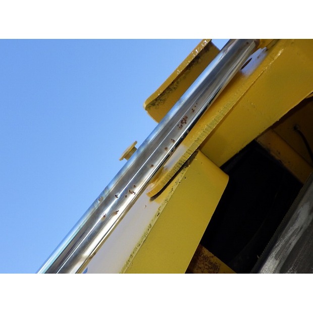 2004 Komatsu BM595F-46697677