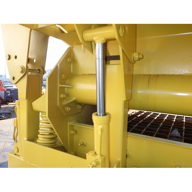 2004 Komatsu BM595F-46697687