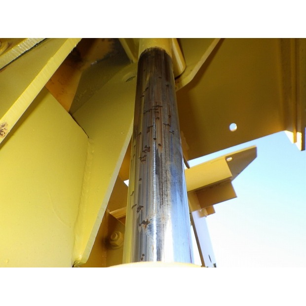 2004 Komatsu BM595F-46697689