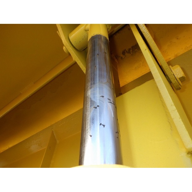 2004 Komatsu BM595F-46697690