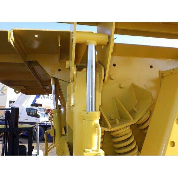 2004 Komatsu BM595F-46697691