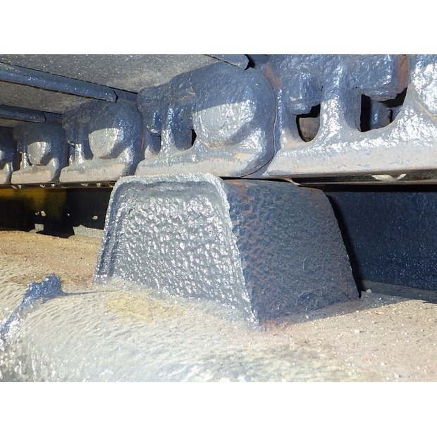 2004 Komatsu BM595F-46697698