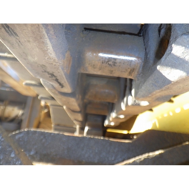 2004 Komatsu BM595F-46697700