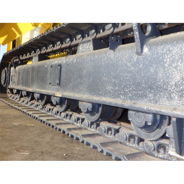 2004 Komatsu BM595F-46697701