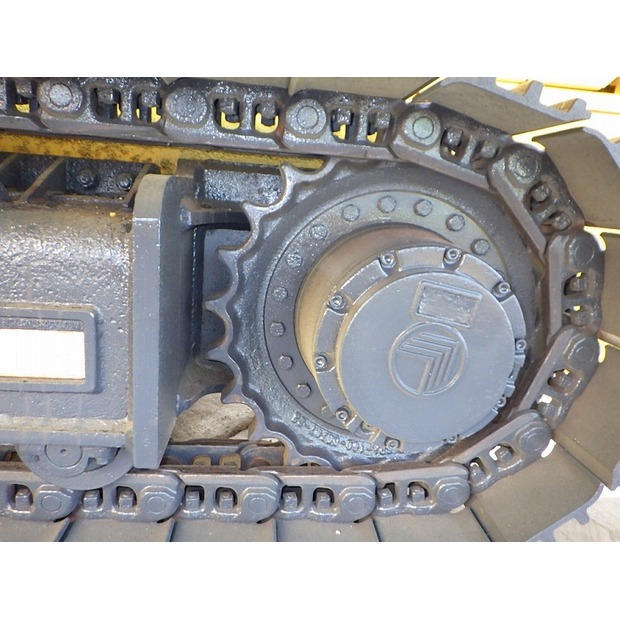 2004 Komatsu BM595F-46697704