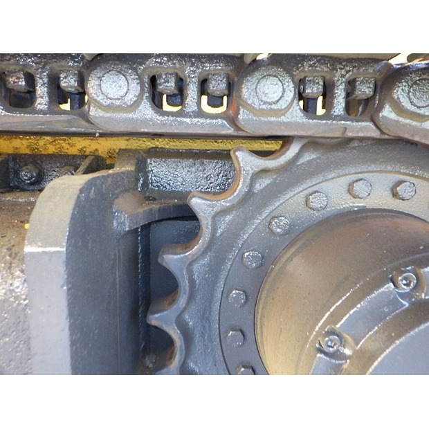 2004 Komatsu BM595F-46697705