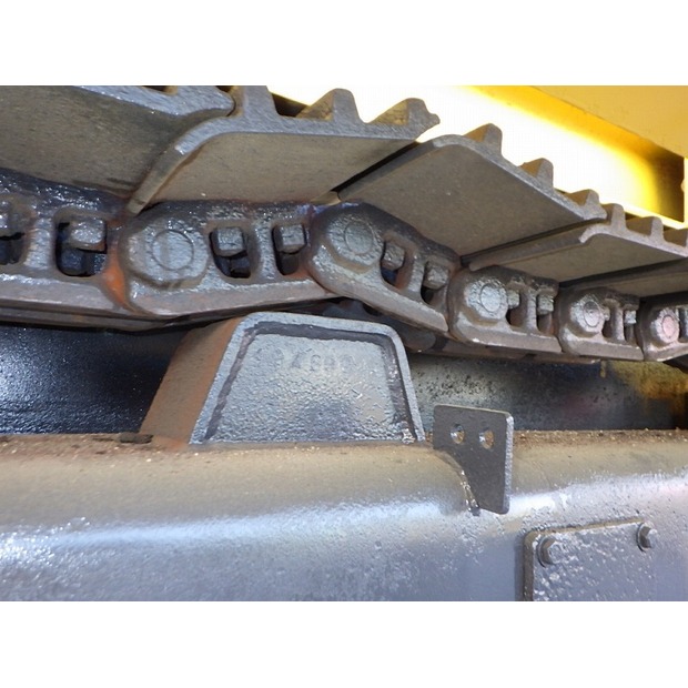 2004 Komatsu BM595F-46697706