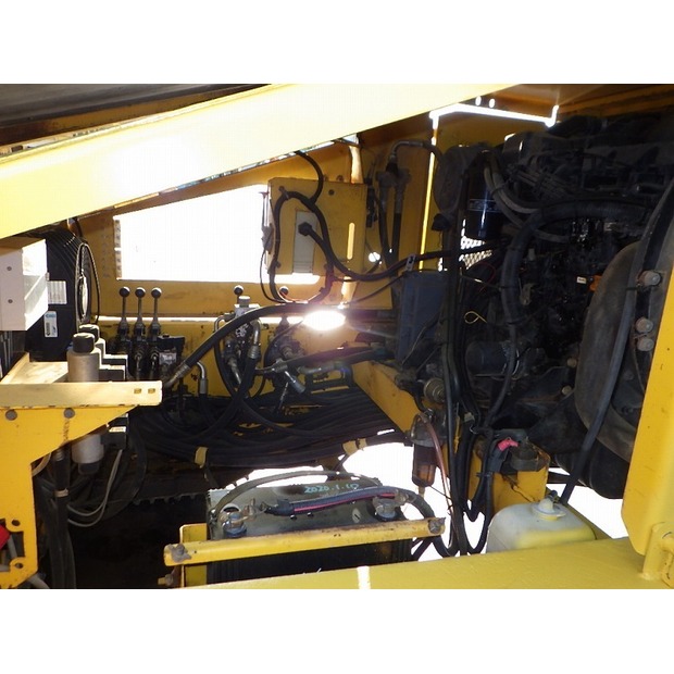 2004 Komatsu BM595F-46697717