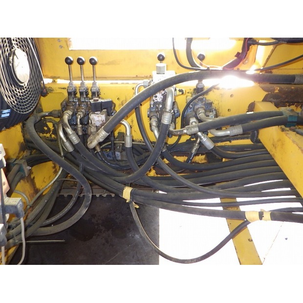 2004 Komatsu BM595F-46697719