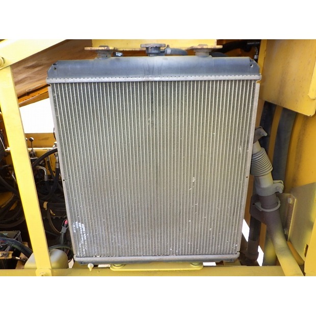 2004 Komatsu BM595F-46697720