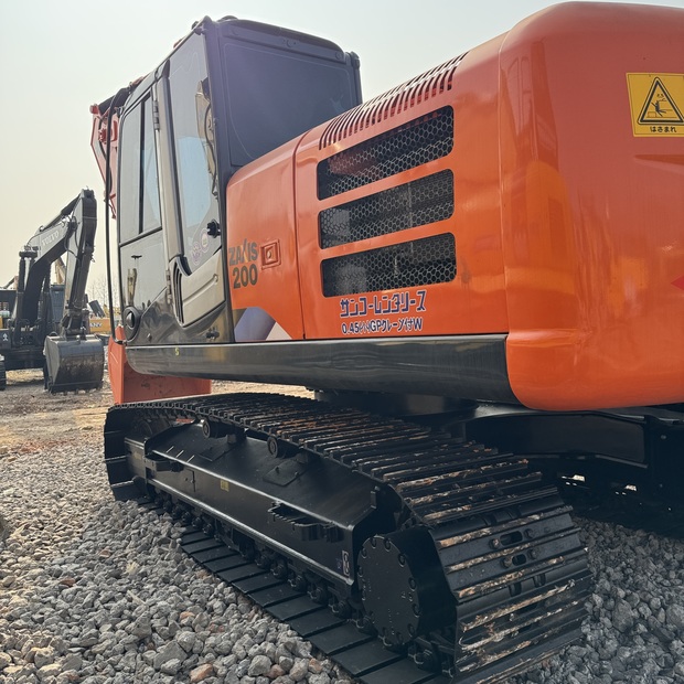 2023 Hitachi ZX200-46697804