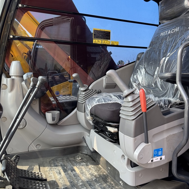 2023 Hitachi ZX200-46697810