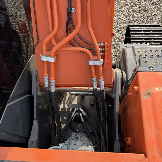 2023 Hitachi ZX200-46697811