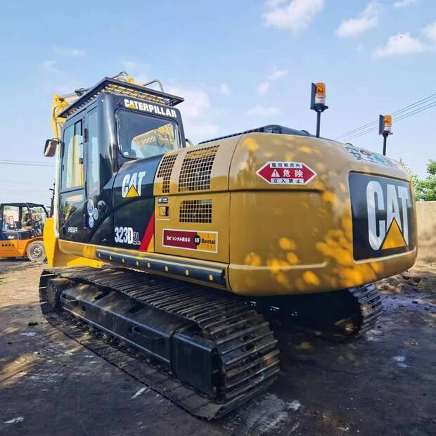 2023 Caterpillar 323D2L-46697822