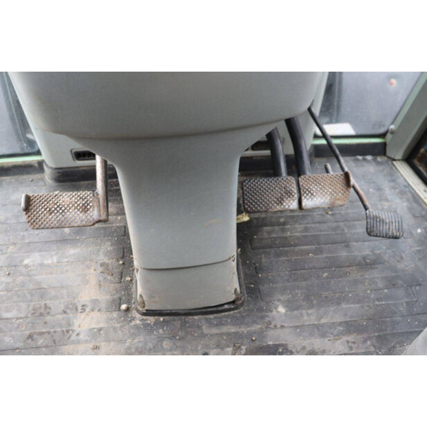 1993 فندت 818-46700028