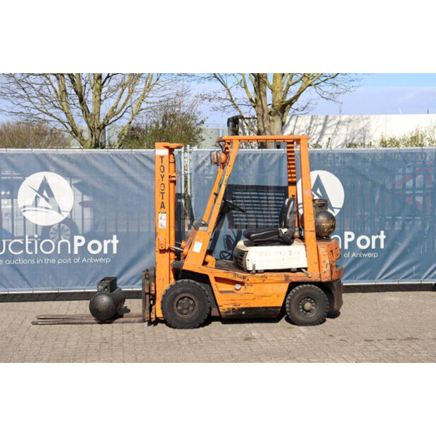 1999 Toyota 42-4FG15-46700645