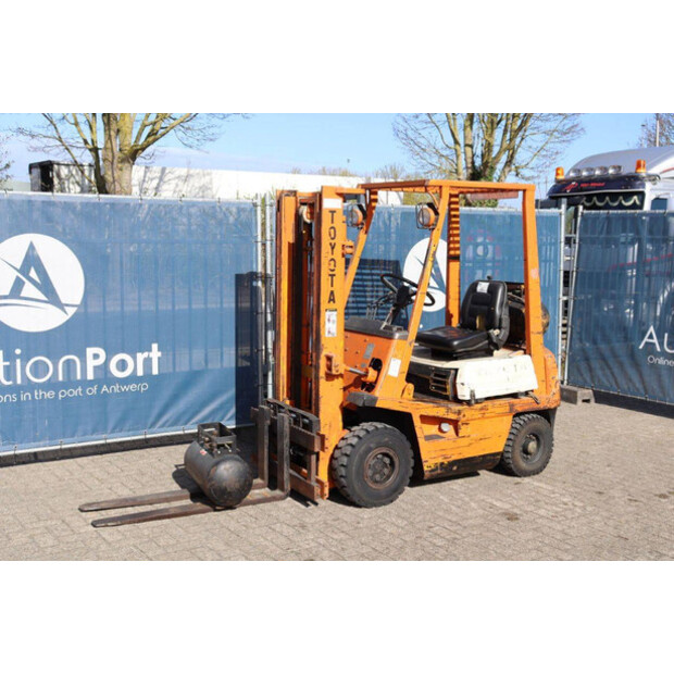 1999 Toyota 42-4FG15-46700653