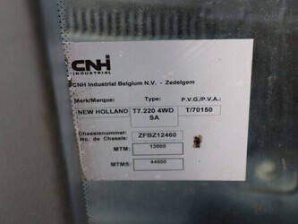 new-holland-t7-220-46700933