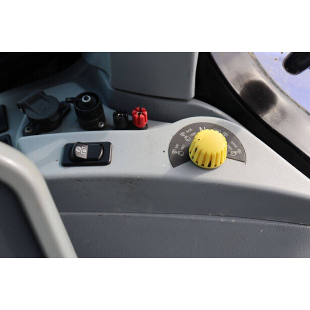 نيو هولاند T7.270AC-46700984