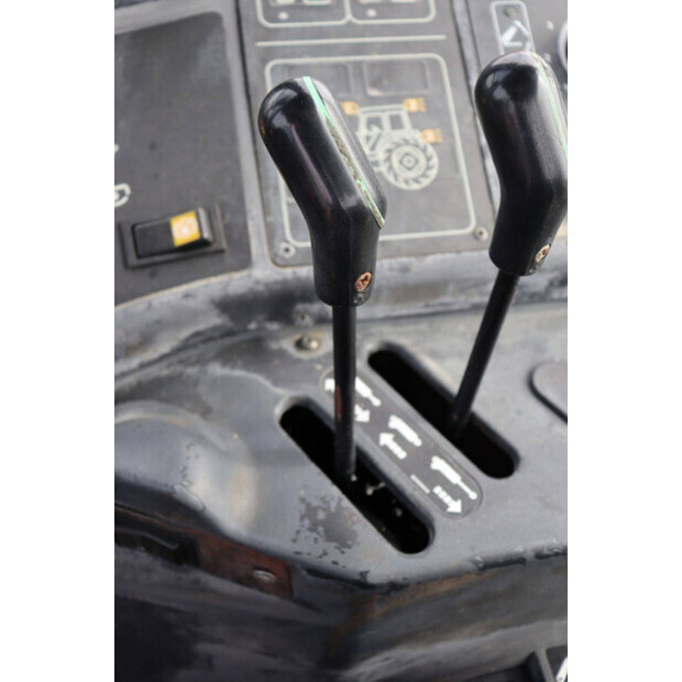 1998 New Holland M100DT-46702301