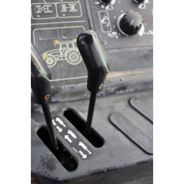 1998 New Holland M100DT-46702302