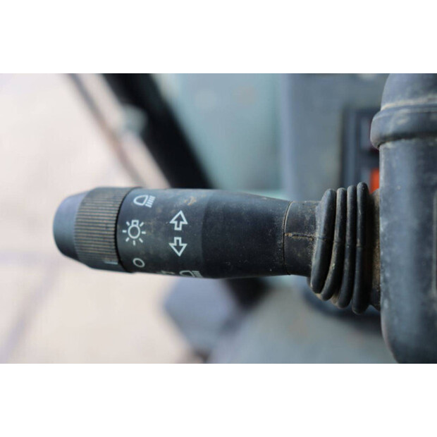 1998 New Holland M100DT-46702313