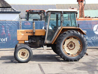 صورة ل تراكتورات زراعية 1985 رينو 651S للبيع في إيطاليا