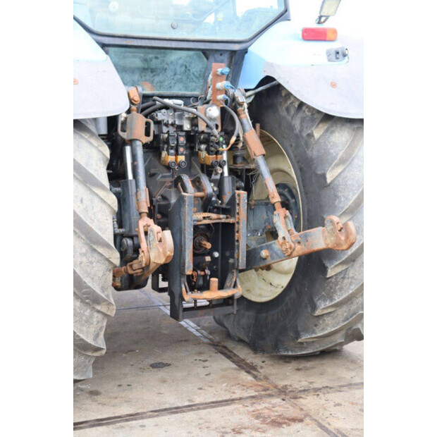 2004 New Holland TM175-46702637