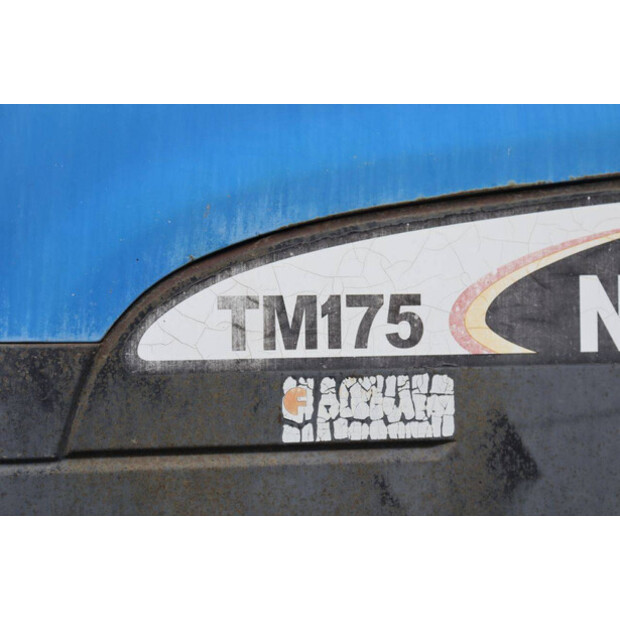 2004 New Holland TM175-46702644
