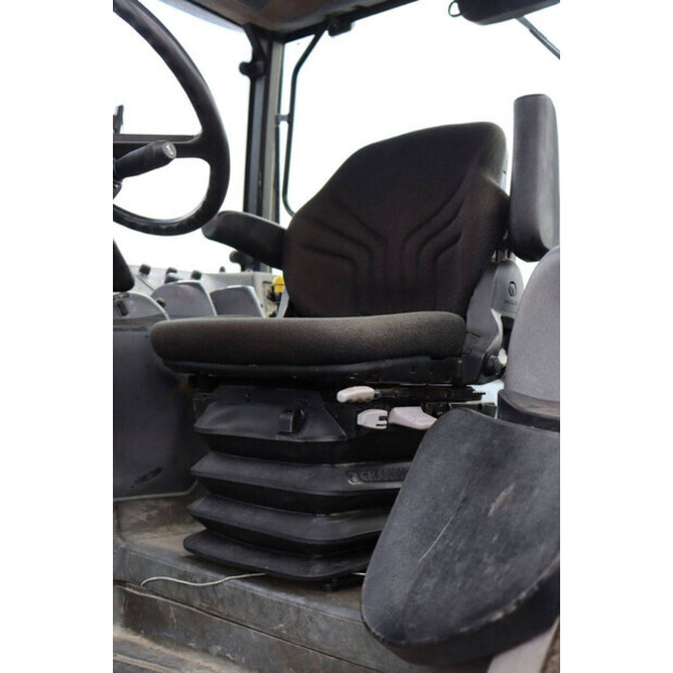 2004 New Holland TM175-46702650