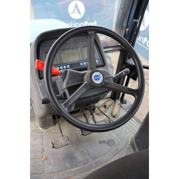 2004 New Holland TM175-46702651
