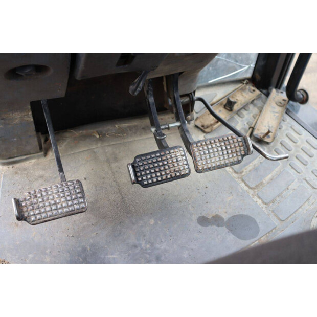 2004 New Holland TM175-46702653