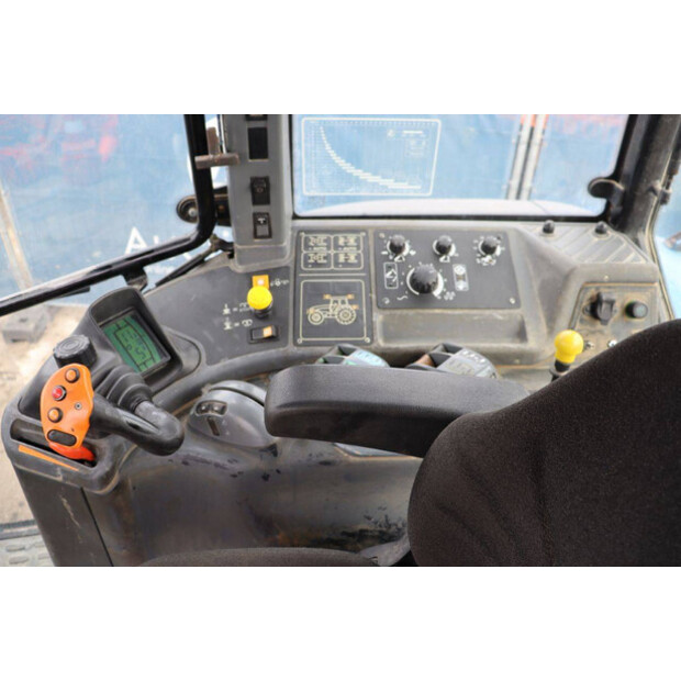 2004 New Holland TM175-46702654