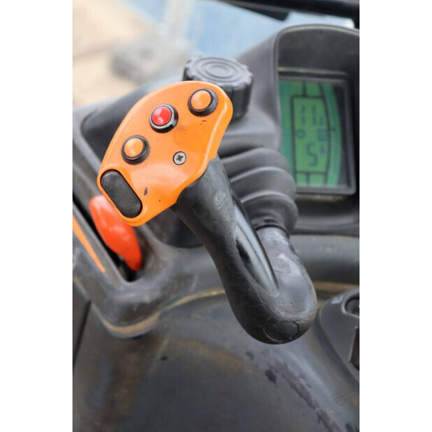 2004 New Holland TM175-46702655