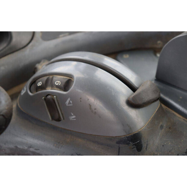 2004 New Holland TM175-46702657