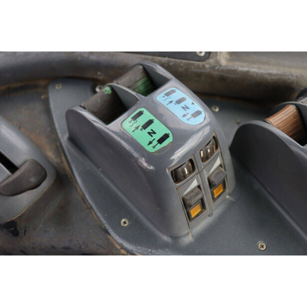 2004 New Holland TM175-46702658